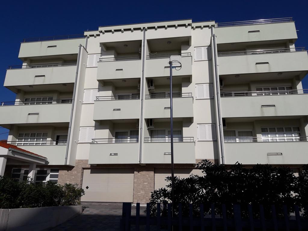 Villa Laurus I Kozino Bagian luar foto